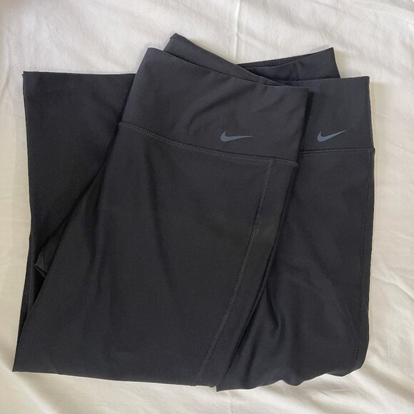 Nike Black Capri Leggings Size Large 2 Pairs - Picture 1 of 1